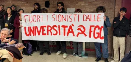 Venezia, attivisti protestano durante un incontro di Sinistra per Israele. Fiano: “Mi hanno impedito di parlare”