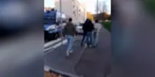 Torino, protesta al liceo Einstein contro il volantinaggio di un gruppo di destra: 16enne portato via in manette dalla polizia
