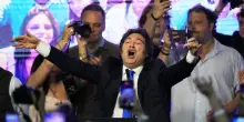 Milei vince a sorpresa le elezioni di medio termine in Argentina con il 40%: “Punto di svolta, ora riforme”