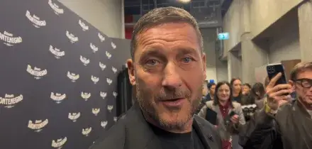 Juve, Totti: “Io nello staff di Spalletti? Vuoi sapere troppo”. Poi arriva l’ex ct e scherza: “Ho solo detto che non ti faccio da secondo” | Video