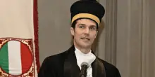“Grazie ai miei genitori che hanno lavorato instancabilmente per offrirmi opportunità migliori”: Roberto Bolle piange alla Laurea Honoris Causa