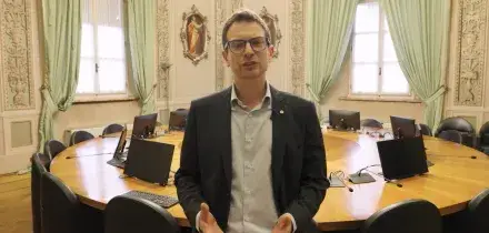 Cori fascisti nella sede di FdI, il sindaco di Parma: “La città non accetta squallida propaganda legata a un passato orrendo”