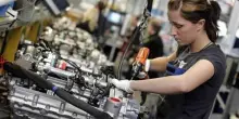 In Italia meno madri lavoratrici e paghe basse. Crolla la natalità