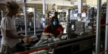 Siamo poveri e preoccupati e abbiamo una disperata voglia di stare bene