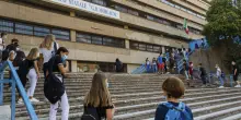 Ci scrivono i docenti di un liceo di Roma: da noi nessuna violenza