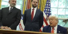 Guerra dei dazi, il sì di Londra: Trump firma il primo accordo