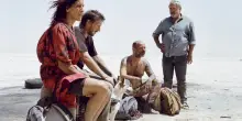 Lo sguardo sconfitto nel rave del deserto