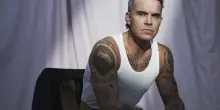Robbie Williams allo specchio