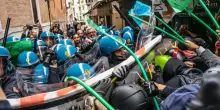 «Piantedosi not welcome». Cariche ai No ddl tra le calli