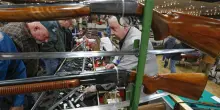 Il governo a caccia di voti carica i fucili