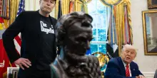 Scontro aperto fra il presidente e Musk. Addio milioni per il midterm
