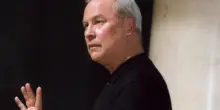 Robert Wilson, una grammatica radicale e universale tra gesto e silenzio