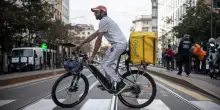 Accuse a Glovo per il bonus rider. La piattaforma ritira la misura