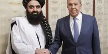 Sul ponte sventola bandiera islamica. Mosca riconosce per prima i Talebani