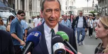 Solidarietà e vicinanza. Schlein chiama Sala in mezzo alla bufera