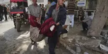 Disperazione totale, assalto ai pochi aiuti che entrano a Gaza