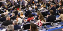 Von der Leyen evita la bocciatura. Da S&D e liberali fiducia a tempo