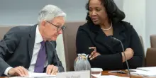 «Licenziata» Lisa Cook. Assedio di Trump alla Federal Reserve