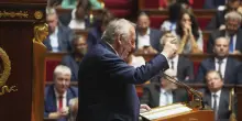 Bayrou sfiduciato, Francia in crisi multipla