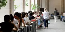 L’Ocse certifica: la scuola italiana è classista e i docenti sottopagati
