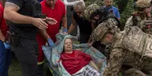 Strage nel Donetsk: bombe russe sui civili in fila per la pensione