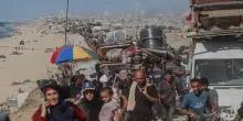 Case, civili, tende: tutta Gaza nel mirino. Stragi negli ospedali