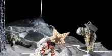 Flashback sospesi e astronauti, se lo spazio interstellare soffoca La Bohéme