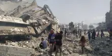 A Gaza chiusi altri due ospedali, in macerie la storica clinica al-Samer