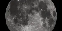 Riprendiamoci il buio. E la luna silenziosa