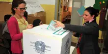 Occhiuto si sposta a destra. Tridico punta sulle reti sociali