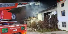 Fanno esplodere il casolare per evitare lo sfratto: 3 morti