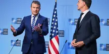 Hegseth alla Nato: «Comprate le armi Usa, basta scrocconi»