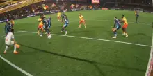 Lens-Marsiglia, per Pavard serata disastrosa: provoca un rigore e fa autogol. VIDEO