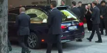 Elkann e Buonfiglio alla camera ardente di Giorgio Armani