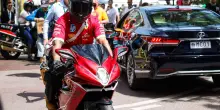 F1, GP Monaco: Hamilton e l'arrivo nel paddock in sella alla sua MV Agusta F4. FOTO-VIDEO