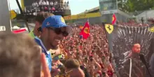 Cuore Ferrari a Monza: l'abbraccio a Hamilton dopo la gara