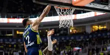 Eurolega, Wade Baldwin regala spettacolo: la schiacciata sul Paris è da urlo. VIDEO