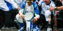 F1, GP Olanda: Hadjar rompe il trofeo del suo primo podio in carriera. VIDEO