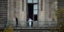 Furto al Louvre di Parigi, il museo resta chiuso anche oggi. Proseguono le indagini