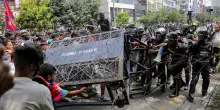 Nepal, non si placano le proteste della GenZ: almeno 23 morti. Il premier si dimette