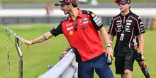 MotoGP, Bagnaia e Bezzecchi: omaggio a Simoncelli a Sepang. FOTO