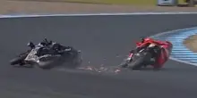 Bulega-Razgatlioglu, incidente nella Superpole Race Superbike a Jerez. VIDEO