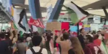 Sciopero Gaza, manifestanti occupano binari stazione Napoli