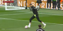 Manchester City, il riscaldamento di Donnarumma