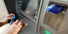 Banche, sportelli e Atm bancomat in calo in Italia: i dati Unimpresa