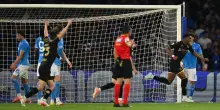 Napoli-Genoa 2-2, gol e highlights: pari di Vasquez all'84', Conte primo a +1