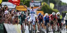 Tour de France, Merlier vince la 9^ tappa in volata: Jonathan Milan 2°. Pogacar in giallo