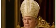 Trump vestito da Papa sui social della Casa Bianca: immagine virale. Vescovi NY: offensiva