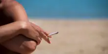 Francia, scatta il divieto di fumo in spiaggia e nei parchi pubblici. Cosa sapere