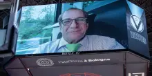 Raffaele Marianella, minuto di silenzio al PalaDozza per l'autista. VIDEO
